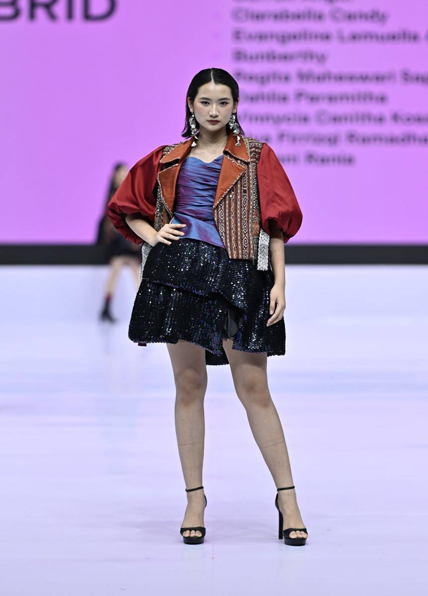 koleksi etnik modern dari LaSalle College (Doc. LaSalle College)